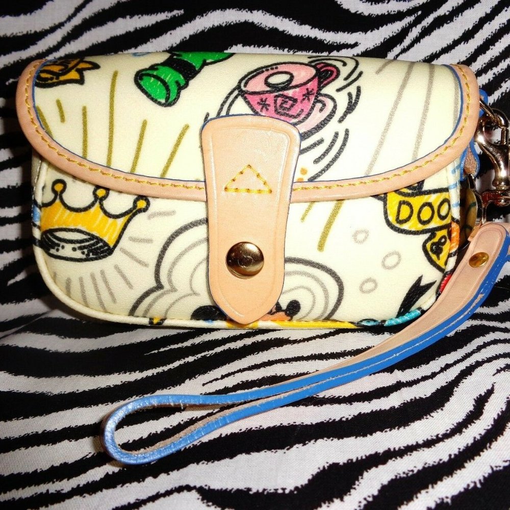 VINTAGE & RETIRED DOONEY & BOURKE 1st DISNEY SKETCH PATTERN WRISTLET OR CLUTCH!